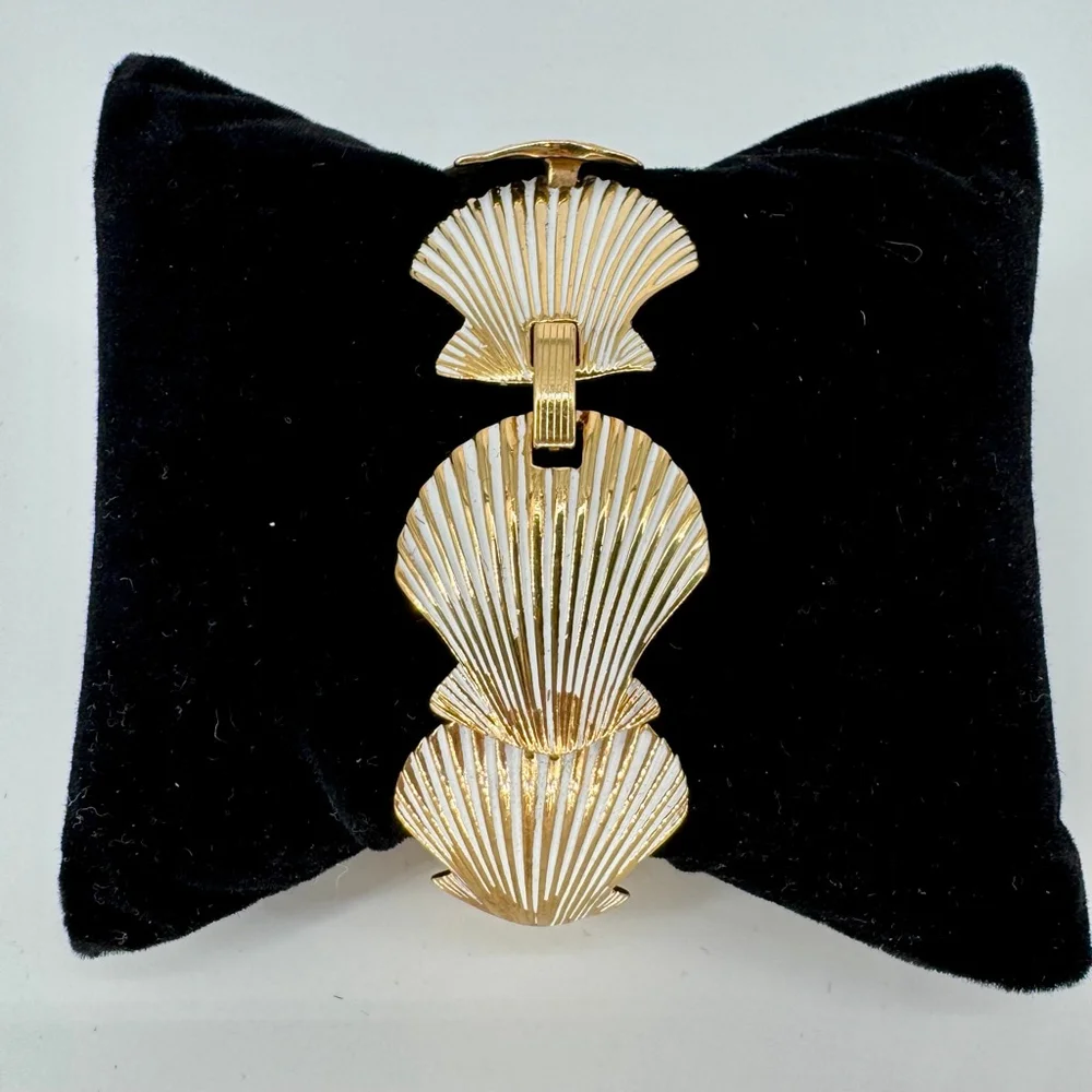 Kate Spade New York Gold & White Seashell Clam Bracelet One Size - Picture 2 of 6